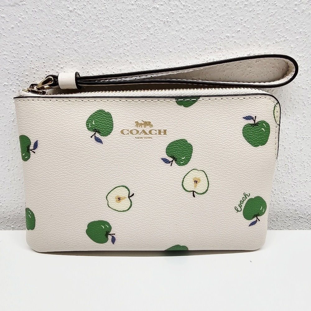 Coach Corner Zip Wristlet Green Apple Print D2178. Retails $78 - Picture 2 of 12